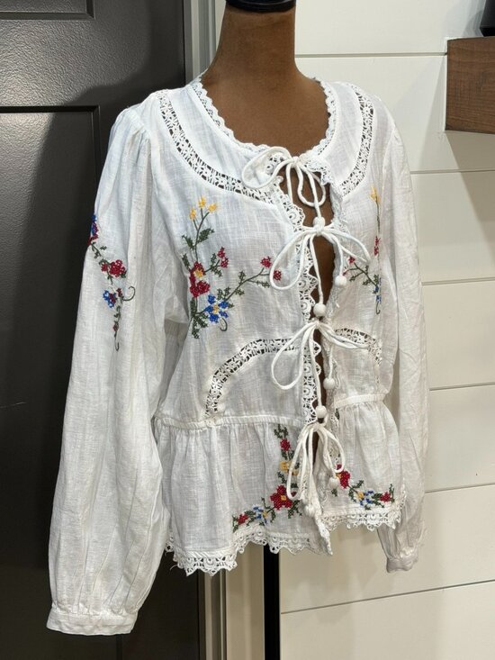 Jennifer & Grace Tops - Jennifer & Grace Boho Embroidered Tie‑Front Top –100% Cotton Sz L Excellent